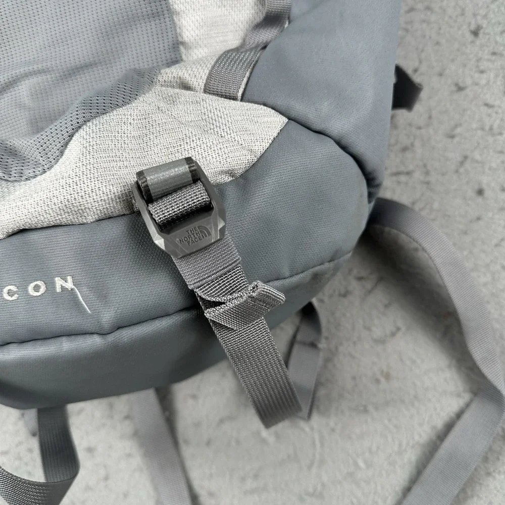 The North Face Women's Recon Backpack TNF White Metallic Melange/Mid Grey - Used
